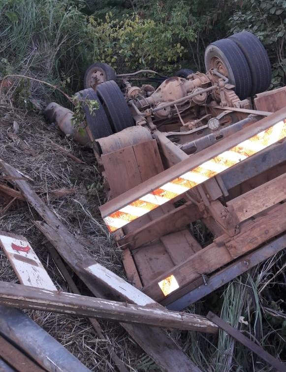 Pai e filho morrem em grave acidente na serra da estrada de Wanderley - Ba
